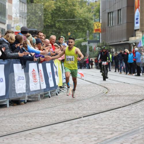 05.10.2025 - 20. swb-Marathon Bremen Strokosch-Dieckow http://msf.ph/oto/9291744 05.10.2025 12:04:33 Ziel 11703 meine-sportfotos.de