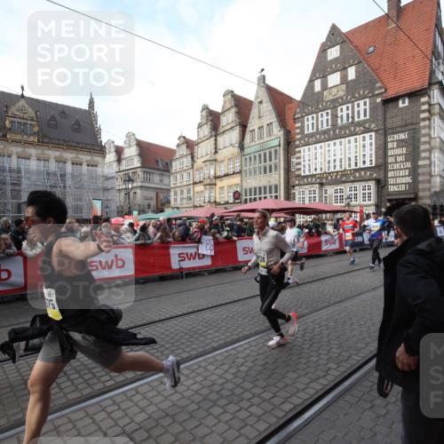 05.10.2025 - 20. swb-Marathon Bremen Yannick Fuchs http://msf.ph/oto/9291753 05.10.2025 10:54:08 Ziel 9520, 9807, 9835, 10019, 10075, 10631, 10662, 11151, 11303, 11339, 11432, 11593 meine-sportfotos.de