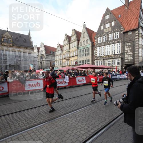 05.10.2025 - 20. swb-Marathon Bremen Yannick Fuchs http://msf.ph/oto/9291773 05.10.2025 10:54:11 Ziel 10019, 10631, 10662, 11151, 11303, 11347, 11432 meine-sportfotos.de