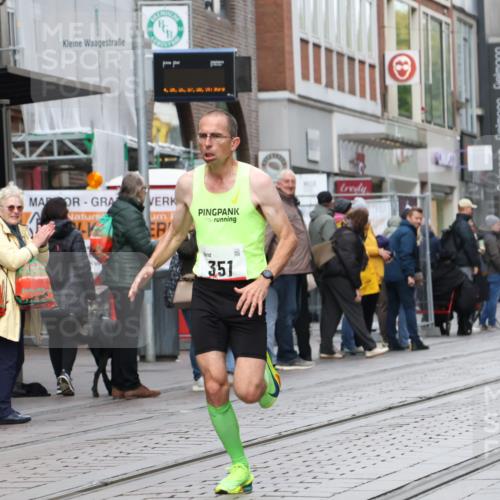 05.10.2025 - 20. swb-Marathon Bremen Strokosch-Dieckow http://msf.ph/oto/9291776 05.10.2025 12:40:19 Ziel 4, 351, 4, 351 meine-sportfotos.de