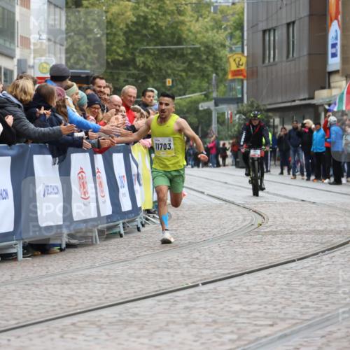 05.10.2025 - 20. swb-Marathon Bremen Strokosch-Dieckow http://msf.ph/oto/9291782 05.10.2025 12:04:33 Ziel 11703 meine-sportfotos.de