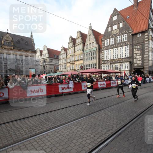 05.10.2025 - 20. swb-Marathon Bremen Yannick Fuchs http://msf.ph/oto/9291787 05.10.2025 10:54:17 Ziel 9402, 9574, 9900, 9935, 10234, 10533, 11203, 11449 meine-sportfotos.de
