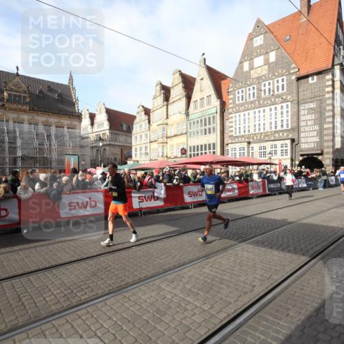 05.10.2025 - 20. swb-Marathon Bremen Yannick Fuchs http://msf.ph/oto/9291832 05.10.2025 10:54:28 Ziel 9392, 9407, 9633, 10097, 10810, 11040, 11271 meine-sportfotos.de