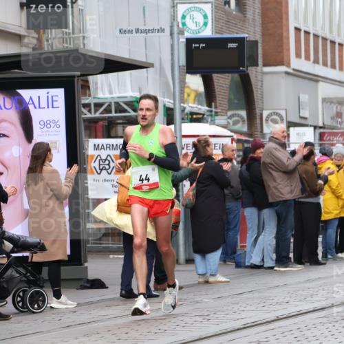 05.10.2025 - 20. swb-Marathon Bremen Strokosch-Dieckow http://msf.ph/oto/9291833 05.10.2025 12:40:50 Ziel 44, 467, 691, 44, 467, 691 meine-sportfotos.de