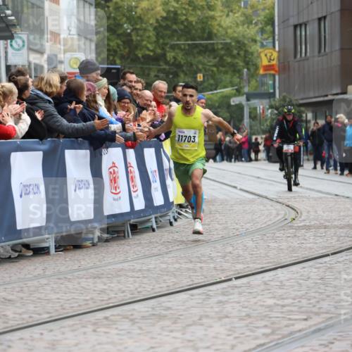05.10.2025 - 20. swb-Marathon Bremen Strokosch-Dieckow http://msf.ph/oto/9291835 05.10.2025 12:04:33 Ziel 11703 meine-sportfotos.de