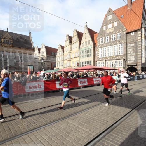 05.10.2025 - 20. swb-Marathon Bremen Yannick Fuchs http://msf.ph/oto/9291855 05.10.2025 10:54:33 Ziel 9392, 9633, 10032, 10097, 10178, 10810, 11045, 11089 meine-sportfotos.de