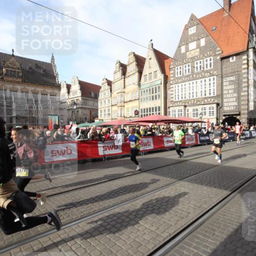 05.10.2025 - 20. swb-Marathon Bremen Yannick Fuchs http://msf.ph/oto/9291874 05.10.2025 10:54:39 Ziel 9367, 10174, 10178, 10296, 10768, 11045, 11089, 11321, 11694 meine-sportfotos.de