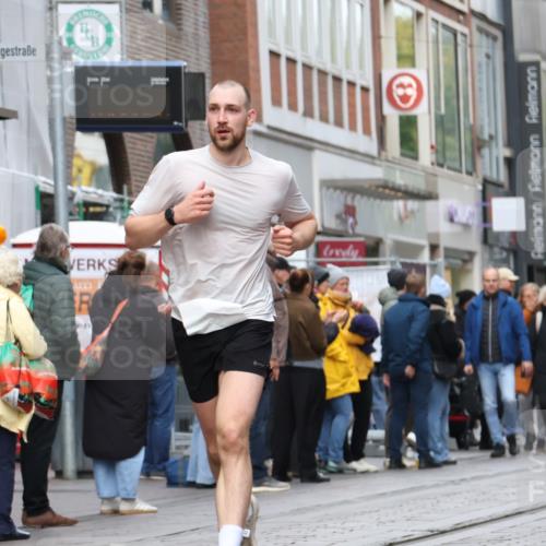 05.10.2025 - 20. swb-Marathon Bremen Strokosch-Dieckow http://msf.ph/oto/9291915 05.10.2025 12:40:54 Ziel 44, 467, 681, 691, 44, 467, 681, 691 meine-sportfotos.de