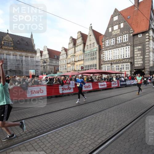 05.10.2025 - 20. swb-Marathon Bremen Yannick Fuchs http://msf.ph/oto/9291916 05.10.2025 10:54:51 Ziel 8326, 9282, 9295, 9436, 9591, 9754, 9776, 10232, 10233, 10487, 10770, 11163, 11276 meine-sportfotos.de