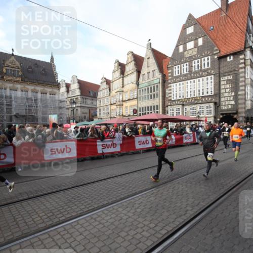 05.10.2025 - 20. swb-Marathon Bremen Yannick Fuchs http://msf.ph/oto/9291918 05.10.2025 10:54:53 Ziel 8326, 9436, 9560, 9754, 9776, 10024, 10232, 10233, 10487, 10609, 10770, 11163, 11276, 11373 meine-sportfotos.de