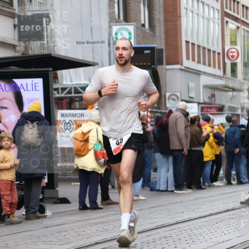 05.10.2025 - 20. swb-Marathon Bremen Strokosch-Dieckow http://msf.ph/oto/9291921 05.10.2025 12:40:55 Ziel 44, 467, 681, 691, 44, 467, 681, 691 meine-sportfotos.de