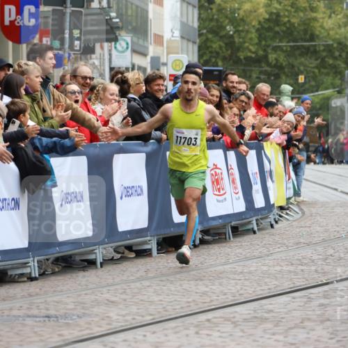 05.10.2025 - 20. swb-Marathon Bremen Strokosch-Dieckow http://msf.ph/oto/9291922 05.10.2025 12:04:34 Ziel 11703 meine-sportfotos.de