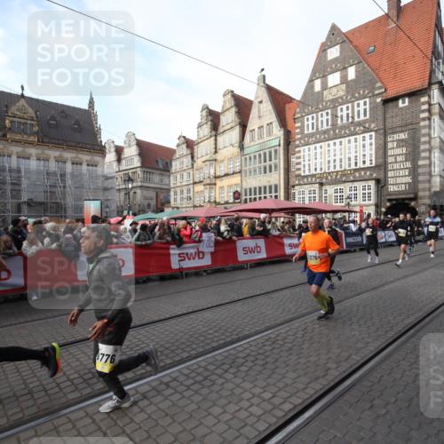 05.10.2025 - 20. swb-Marathon Bremen Yannick Fuchs http://msf.ph/oto/9291930 05.10.2025 10:54:54 Ziel 8326, 9436, 9560, 9776, 10024, 10232, 10233, 10487, 10609, 10770, 11163, 11276, 11373 meine-sportfotos.de