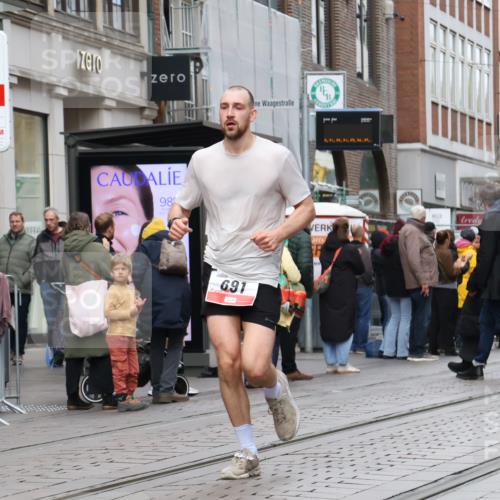 05.10.2025 - 20. swb-Marathon Bremen Strokosch-Dieckow http://msf.ph/oto/9291931 05.10.2025 12:40:55 Ziel 44, 467, 681, 691, 44, 467, 681, 691 meine-sportfotos.de