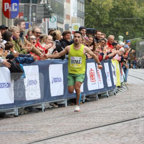 05.10.2025 - 20. swb-Marathon Bremen Strokosch-Dieckow http://msf.ph/oto/9291941 05.10.2025 12:04:35 Ziel 11703 meine-sportfotos.de