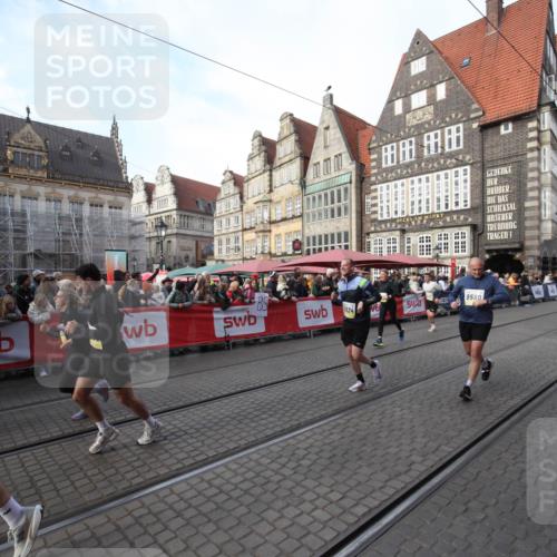 05.10.2025 - 20. swb-Marathon Bremen Yannick Fuchs http://msf.ph/oto/9291950 05.10.2025 10:54:56 Ziel 9436, 9560, 10024, 10232, 10233, 10487, 10609, 10770, 11163, 11373 meine-sportfotos.de