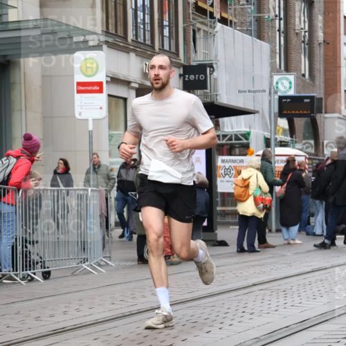 05.10.2025 - 20. swb-Marathon Bremen Strokosch-Dieckow http://msf.ph/oto/9291951 05.10.2025 12:40:56 Ziel 44, 467, 681, 691, 44, 467, 681, 691 meine-sportfotos.de