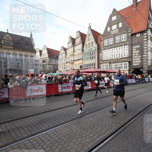 05.10.2025 - 20. swb-Marathon Bremen Yannick Fuchs http://msf.ph/oto/9291956 05.10.2025 10:54:57 Ziel 9427, 9560, 9570, 10024, 10231, 10232, 10233, 10609, 11373, 11470 meine-sportfotos.de