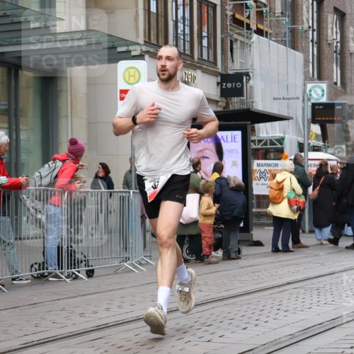 05.10.2025 - 20. swb-Marathon Bremen Strokosch-Dieckow http://msf.ph/oto/9291958 05.10.2025 12:40:56 Ziel 44, 467, 681, 691, 44, 467, 681, 691 meine-sportfotos.de