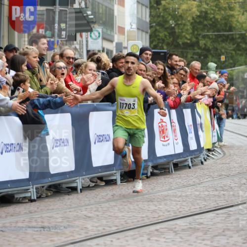05.10.2025 - 20. swb-Marathon Bremen Strokosch-Dieckow http://msf.ph/oto/9291961 05.10.2025 12:04:35 Ziel 11703 meine-sportfotos.de