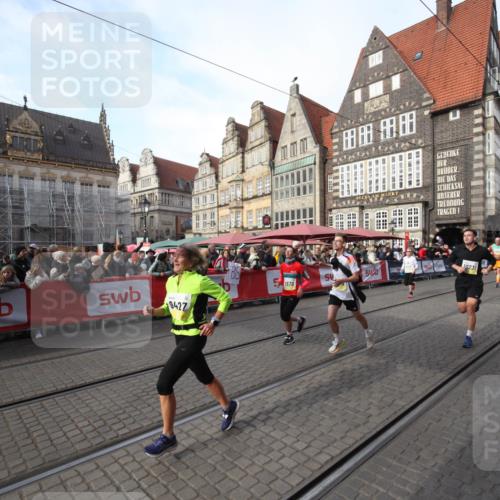 05.10.2025 - 20. swb-Marathon Bremen Yannick Fuchs http://msf.ph/oto/9291970 05.10.2025 10:55:02 Ziel 9427, 9475, 9570, 10231, 11320, 11470, 11507, 11523 meine-sportfotos.de