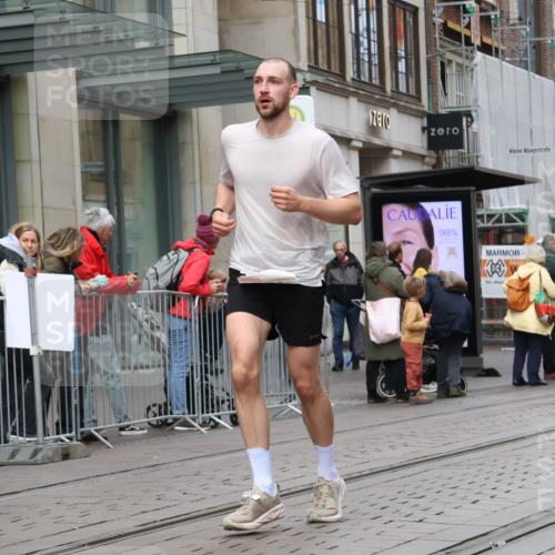 05.10.2025 - 20. swb-Marathon Bremen Strokosch-Dieckow http://msf.ph/oto/9291972 05.10.2025 12:40:57 Ziel 44, 467, 681, 691, 44, 467, 681, 691 meine-sportfotos.de