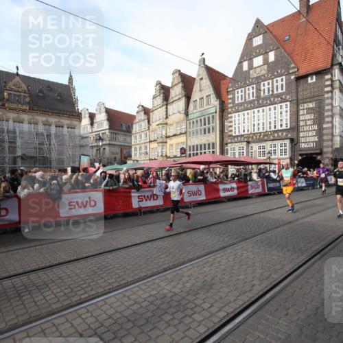 05.10.2025 - 20. swb-Marathon Bremen Yannick Fuchs http://msf.ph/oto/9291978 05.10.2025 10:55:04 Ziel 9475, 9791, 11320, 11507, 11523 meine-sportfotos.de