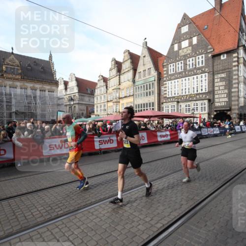 05.10.2025 - 20. swb-Marathon Bremen Yannick Fuchs http://msf.ph/oto/9291987 05.10.2025 10:55:06 Ziel 9475, 9791, 10014, 11363, 11507, 11523 meine-sportfotos.de