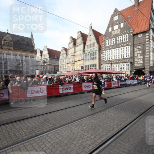 05.10.2025 - 20. swb-Marathon Bremen Yannick Fuchs http://msf.ph/oto/9291995 05.10.2025 10:55:09 Ziel 9791, 10014, 10180, 10307, 10920, 11363 meine-sportfotos.de