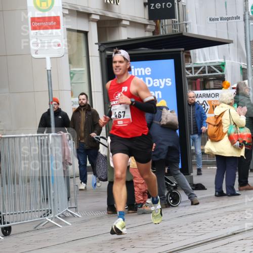 05.10.2025 - 20. swb-Marathon Bremen Strokosch-Dieckow http://msf.ph/oto/9292002 05.10.2025 12:41:04 Ziel 467, 681, 691, 467, 681, 691 meine-sportfotos.de