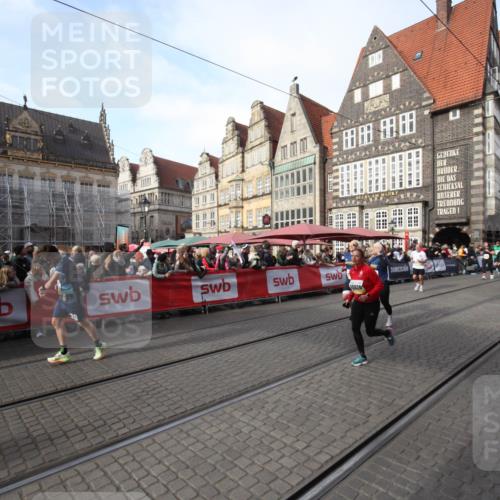 05.10.2025 - 20. swb-Marathon Bremen Yannick Fuchs http://msf.ph/oto/9292003 05.10.2025 10:55:12 Ziel 9176, 10014, 10034, 10180, 10307, 10920, 11317 meine-sportfotos.de