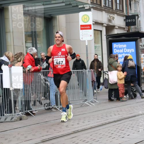 05.10.2025 - 20. swb-Marathon Bremen Strokosch-Dieckow http://msf.ph/oto/9292020 05.10.2025 12:41:04 Ziel 467, 681, 691, 467, 681, 691 meine-sportfotos.de