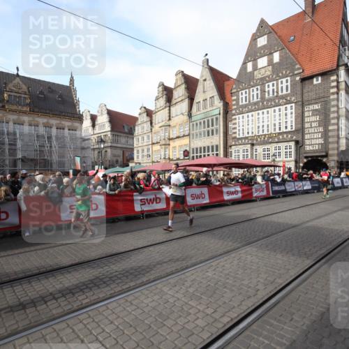 05.10.2025 - 20. swb-Marathon Bremen Yannick Fuchs http://msf.ph/oto/9292041 05.10.2025 10:55:19 Ziel 9318, 9881, 9933, 10003, 10116, 10326, 11042, 11140 meine-sportfotos.de