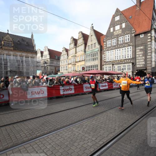 05.10.2025 - 20. swb-Marathon Bremen Yannick Fuchs http://msf.ph/oto/9292046 05.10.2025 10:55:22 Ziel 9201, 9350, 9514, 9654, 9881, 9933, 10116, 10970, 11042, 11115, 11702 meine-sportfotos.de