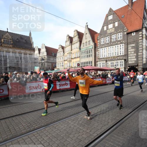 05.10.2025 - 20. swb-Marathon Bremen Yannick Fuchs http://msf.ph/oto/9292057 05.10.2025 10:55:23 Ziel 9201, 9350, 9514, 9654, 9881, 9933, 10116, 10970, 11042, 11115, 11702 meine-sportfotos.de