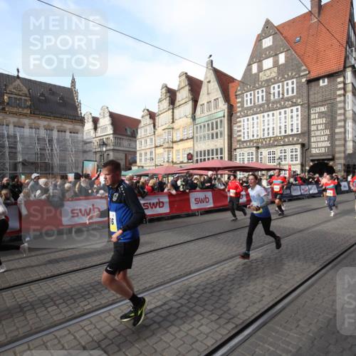 05.10.2025 - 20. swb-Marathon Bremen Yannick Fuchs http://msf.ph/oto/9292061 05.10.2025 10:55:24 Ziel 9201, 9350, 9514, 9654, 9881, 9933, 10116, 10260, 10970, 11042, 11115, 11431, 11702 meine-sportfotos.de