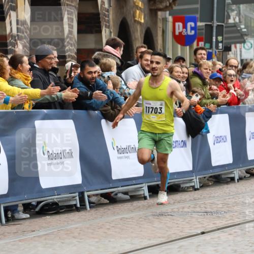 05.10.2025 - 20. swb-Marathon Bremen Strokosch-Dieckow http://msf.ph/oto/9292075 05.10.2025 12:04:36 Ziel 11703 meine-sportfotos.de