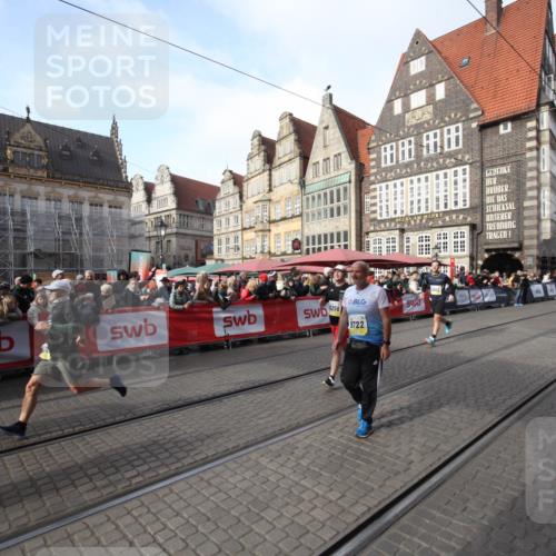 05.10.2025 - 20. swb-Marathon Bremen Yannick Fuchs http://msf.ph/oto/9292090 05.10.2025 10:55:30 Ziel 9722, 9902, 10256, 10260, 11025, 11380, 11431 meine-sportfotos.de
