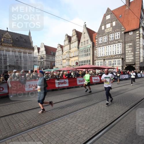 05.10.2025 - 20. swb-Marathon Bremen Yannick Fuchs http://msf.ph/oto/9292109 05.10.2025 10:55:36 Ziel 9492, 9856, 10111, 10262, 10745, 10757, 11025, 11197 meine-sportfotos.de