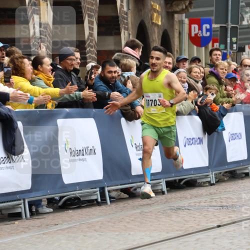 05.10.2025 - 20. swb-Marathon Bremen Strokosch-Dieckow http://msf.ph/oto/9292117 05.10.2025 12:04:36 Ziel 11703 meine-sportfotos.de