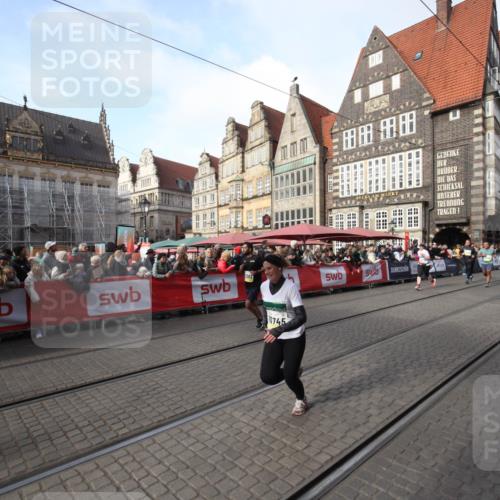 05.10.2025 - 20. swb-Marathon Bremen Yannick Fuchs http://msf.ph/oto/9292122 05.10.2025 10:55:38 Ziel 9492, 9720, 10107, 10195, 10262, 10745, 10757, 11197 meine-sportfotos.de
