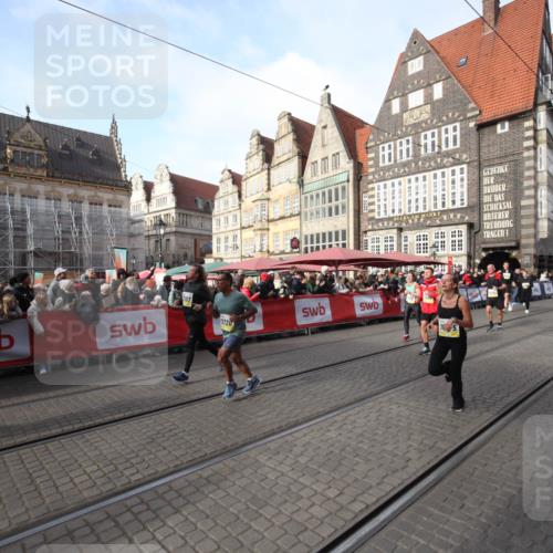 05.10.2025 - 20. swb-Marathon Bremen Yannick Fuchs http://msf.ph/oto/9292135 05.10.2025 10:55:42 Ziel 7165, 9195, 9197, 9492, 9720, 10107, 10195, 10475, 10755, 10757, 10909, 11081, 11588 meine-sportfotos.de