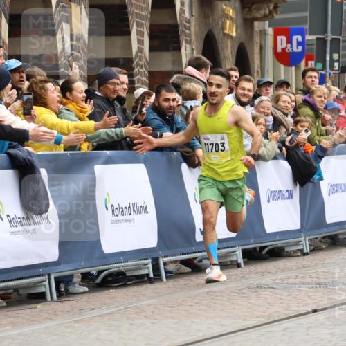 05.10.2025 - 20. swb-Marathon Bremen Strokosch-Dieckow http://msf.ph/oto/9292136 05.10.2025 12:04:36 Ziel 11703 meine-sportfotos.de
