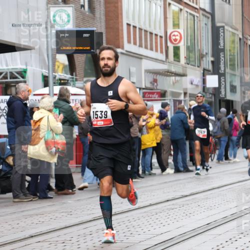 05.10.2025 - 20. swb-Marathon Bremen Strokosch-Dieckow http://msf.ph/oto/9292142 05.10.2025 12:41:36 Ziel 291, 583, 1143, 1539, 291, 583, 1143, 1539 meine-sportfotos.de