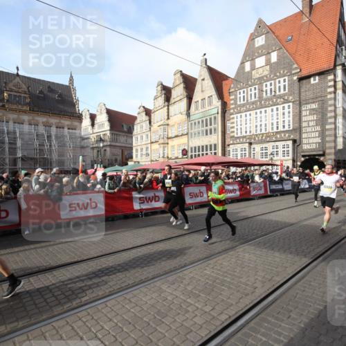 05.10.2025 - 20. swb-Marathon Bremen Yannick Fuchs http://msf.ph/oto/9292152 05.10.2025 10:55:45 Ziel 7165, 9195, 9197, 10088, 10323, 10475, 10755, 10909, 11081, 11586, 11588 meine-sportfotos.de