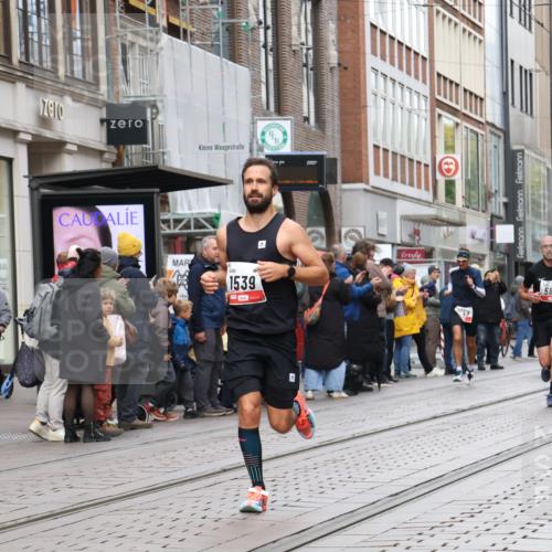 05.10.2025 - 20. swb-Marathon Bremen Strokosch-Dieckow http://msf.ph/oto/9292160 05.10.2025 12:41:37 Ziel 291, 583, 1143, 1539, 7751, 291, 583, 1143, 1539, 7751 meine-sportfotos.de