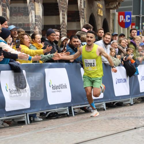 05.10.2025 - 20. swb-Marathon Bremen Strokosch-Dieckow http://msf.ph/oto/9292162 05.10.2025 12:04:36 Ziel 11703 meine-sportfotos.de
