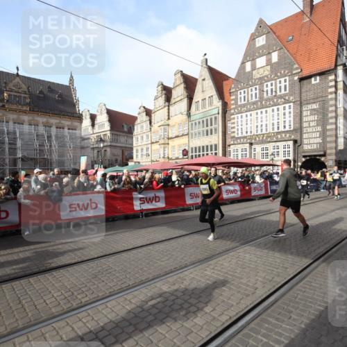 05.10.2025 - 20. swb-Marathon Bremen Yannick Fuchs http://msf.ph/oto/9292166 05.10.2025 10:55:47 Ziel 9197, 9621, 9882, 10088, 10287, 10323, 10800, 10909, 11081, 11586, 11624 meine-sportfotos.de