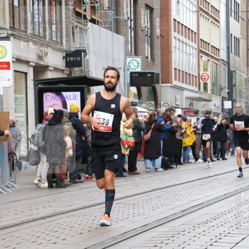 05.10.2025 - 20. swb-Marathon Bremen Strokosch-Dieckow http://msf.ph/oto/9292171 05.10.2025 12:41:37 Ziel 291, 583, 1143, 1539, 7751, 291, 583, 1143, 1539, 7751 meine-sportfotos.de