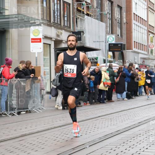 05.10.2025 - 20. swb-Marathon Bremen Strokosch-Dieckow http://msf.ph/oto/9292179 05.10.2025 12:41:38 Ziel 291, 583, 1143, 1539, 7751, 291, 583, 1143, 1539, 7751 meine-sportfotos.de